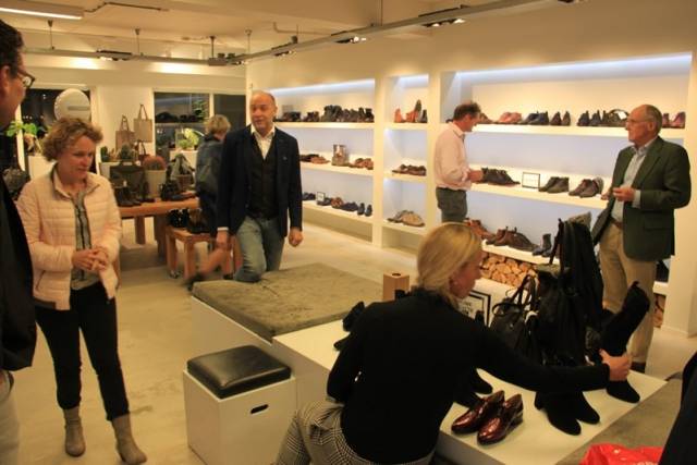 bedrijfsbezoek-roetgerink-mode-en-schoenen-1488 - Afbeelding 10 van 70