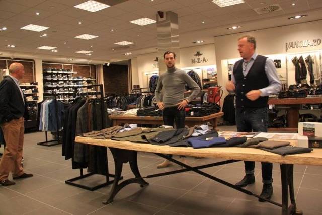 bedrijfsbezoek-roetgerink-mode-en-schoenen-1505 - Afbeelding 27 van 70