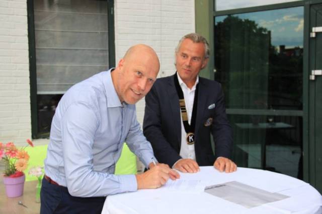 contractondertekening-stichting-weekendschool-toppers-op-zondag-499 - Afbeelding 2 van 19