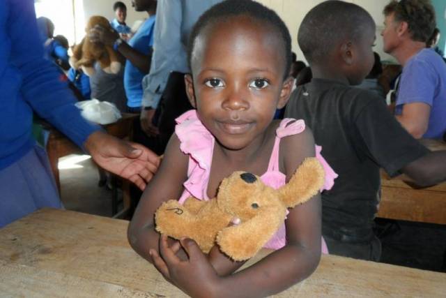 donatie-dovenschool-tanzania-308 - Afbeelding 1 van 12