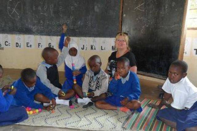 donatie-dovenschool-tanzania-309 - Afbeelding 2 van 12