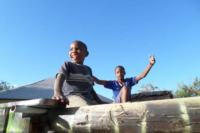 donatie-dovenschool-tanzania-310 - Afbeelding 3 van 12
