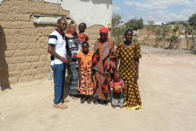 donatie-dovenschool-tanzania-312 - Afbeelding 5 van 12