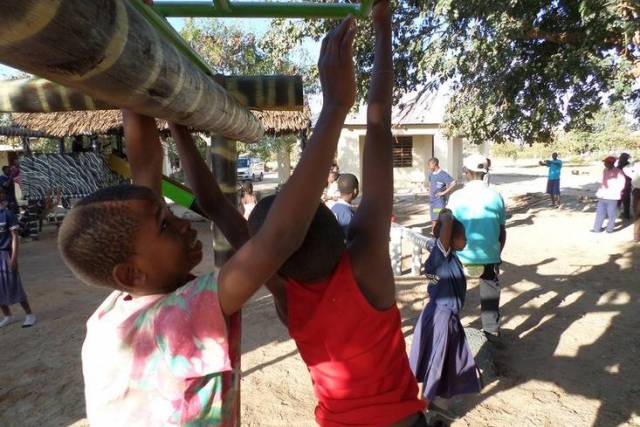 donatie-dovenschool-tanzania-316 - Afbeelding 9 van 12