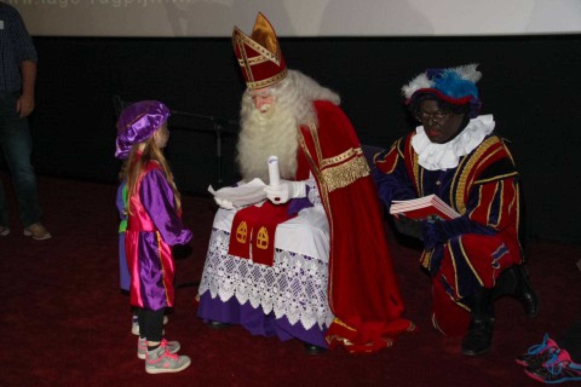 geweldig-sinterklaasfeest-in-movie-unlimited-georganiseerd-door-kiwanis-club-almelo-78