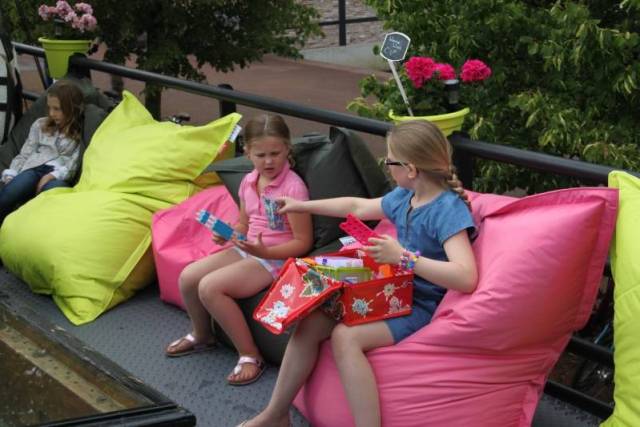 heel-gezellige-bbq-op-partyboat-voorafgaand-aan-zomerreces-104 - Afbeelding 7 van 25