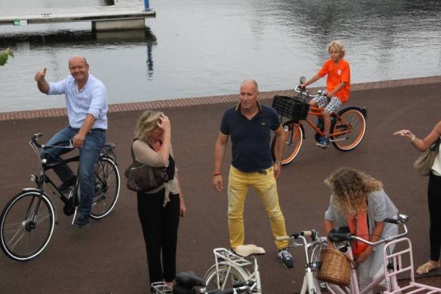 heel-gezellige-bbq-op-partyboat-voorafgaand-aan-zomerreces-107 - Afbeelding 10 van 25