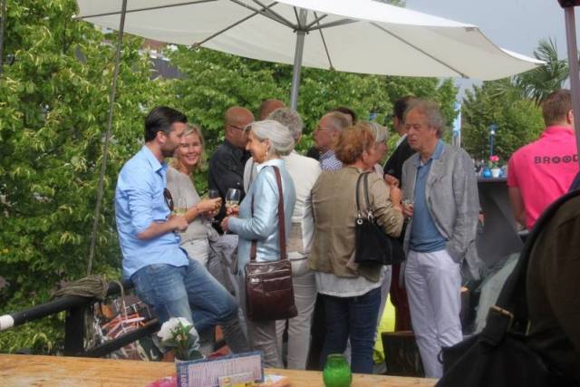 heel-gezellige-bbq-op-partyboat-voorafgaand-aan-zomerreces-114 - Afbeelding 16 van 25