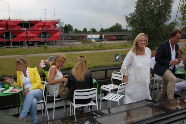 heel-gezellige-bbq-op-partyboat-voorafgaand-aan-zomerreces-125 - Afbeelding 24 van 25