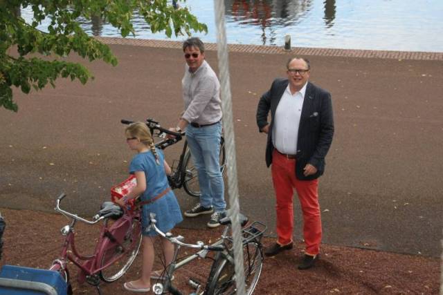 heel-gezellige-bbq-op-partyboat-voorafgaand-aan-zomerreces-99 - Afbeelding 2 van 25