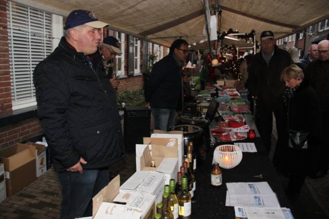kerstmarkt-2014-zondag-21-december-in-het-historische-stadscentrum-van-almelo-doelenstraatmolenstraat-en-kerkpleinoranjestraat-263 - Afbeelding 2 van 18