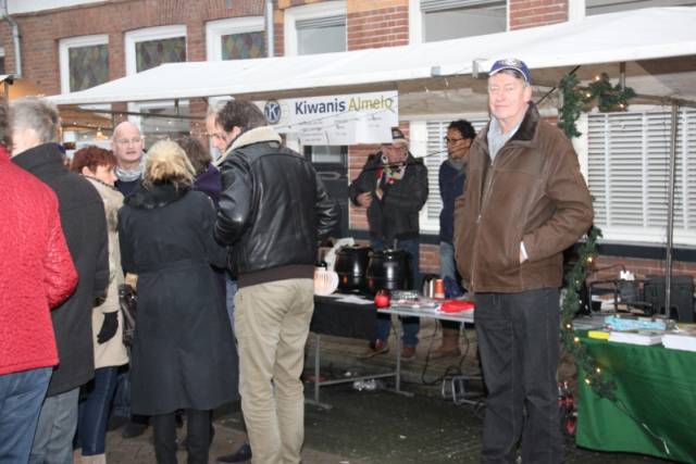 kerstmarkt-2014-zondag-21-december-in-het-historische-stadscentrum-van-almelo-doelenstraatmolenstraat-en-kerkpleinoranjestraat-268 - Afbeelding 7 van 18