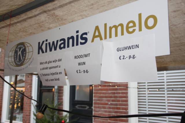 kerstmarkt-2014-zondag-21-december-in-het-historische-stadscentrum-van-almelo-doelenstraatmolenstraat-en-kerkpleinoranjestraat-269 - Afbeelding 8 van 18