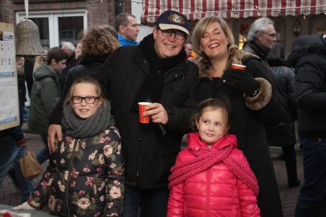 kerstmarkt-2014-zondag-21-december-in-het-historische-stadscentrum-van-almelo-doelenstraatmolenstraat-en-kerkpleinoranjestraat-270 - Afbeelding 9 van 18