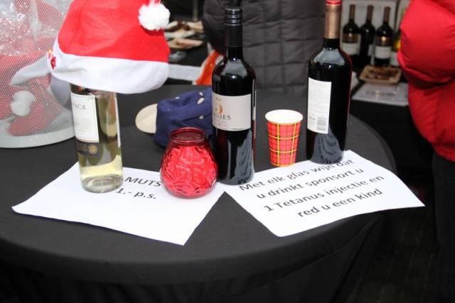 kerstmarkt-2014-zondag-21-december-in-het-historische-stadscentrum-van-almelo-doelenstraatmolenstraat-en-kerkpleinoranjestraat-271 - Afbeelding 10 van 18