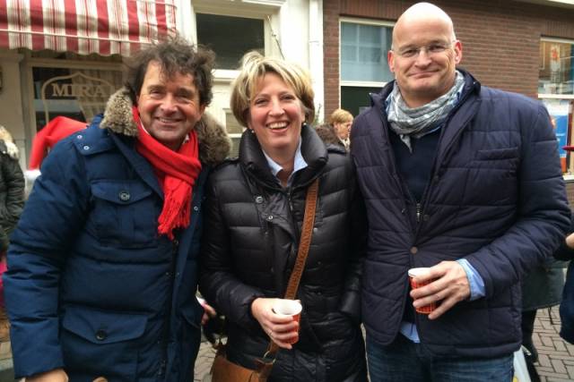 kerstmarkt-2014-zondag-21-december-in-het-historische-stadscentrum-van-almelo-doelenstraatmolenstraat-en-kerkpleinoranjestraat-279 - Afbeelding 16 van 18