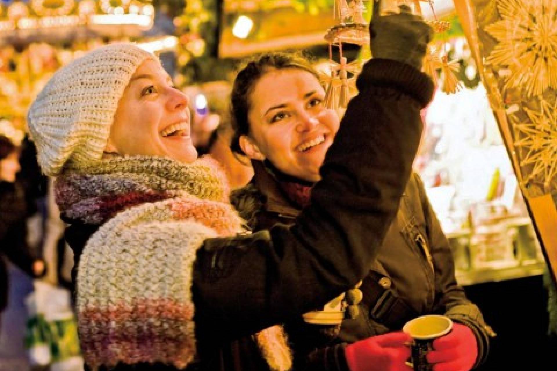 kiwanis-club-almelo-present-op-kerstmarkt-almelo-zondag-21-december-76