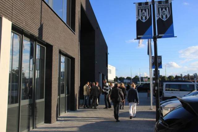 op-bezoek-bij-heracles-almelo-520 - Afbeelding 4 van 27