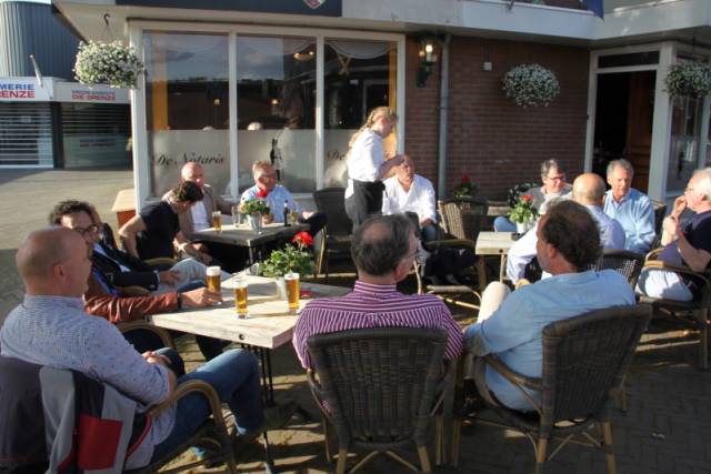 senatoren-surprise-bezoek-aan-paardenmelkerij-sand-in-harbrinkhoek-1295 - Afbeelding 8 van 16