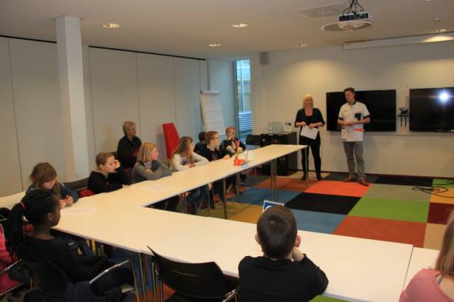 toppers-op-bezoek-bij-urologie-618 - Afbeelding 2 van 17