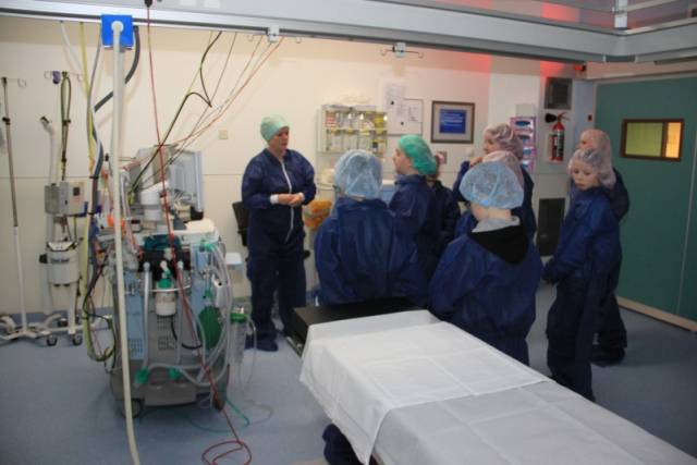 toppers-op-bezoek-bij-urologie-625 - Afbeelding 8 van 17
