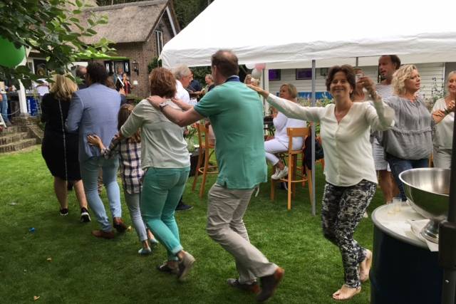 zomerbarbecue-bij-guido-en-annemieke-1322 - Afbeelding 19 van 79