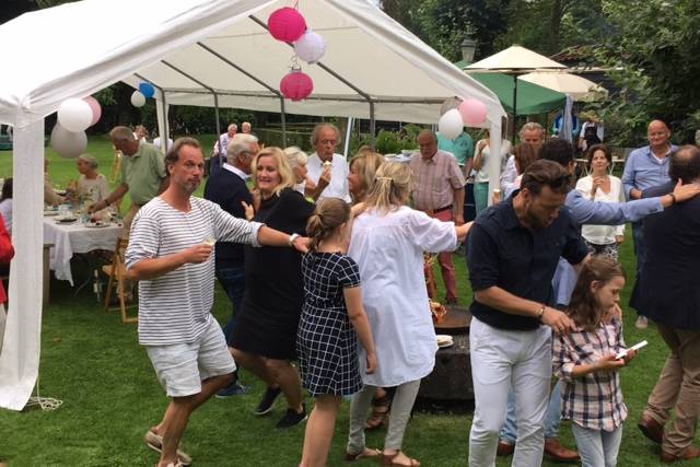zomerbarbecue-bij-guido-en-annemieke-1326 - Afbeelding 23 van 79