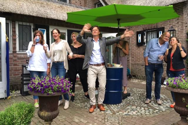 zomerbarbecue-bij-guido-en-annemieke-1337 - Afbeelding 33 van 79