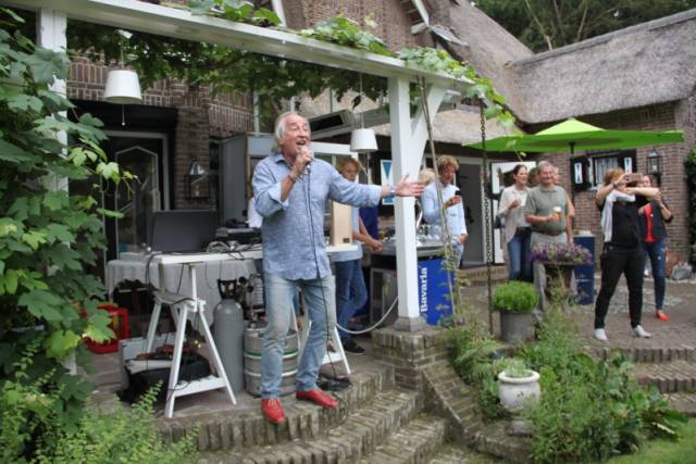 zomerbarbecue-bij-guido-en-annemieke-1369 - Afbeelding 63 van 79